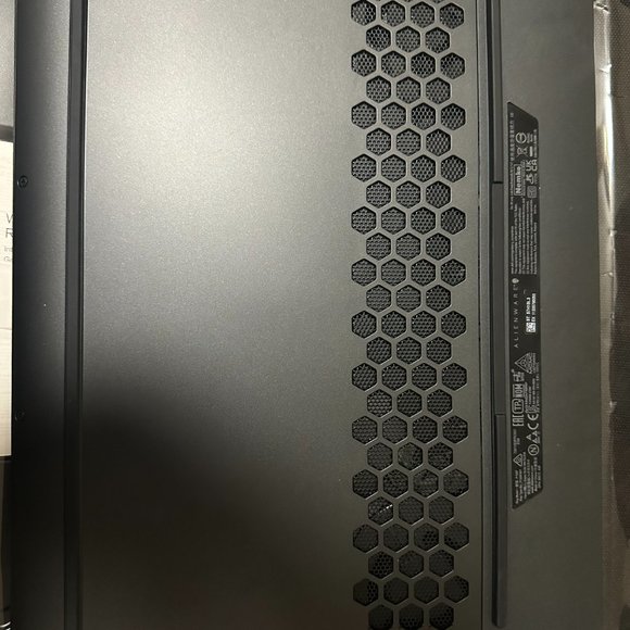 Alienware m15 R7 - Picture 5 of 9